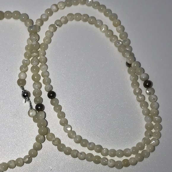 16 1/2" Mother Of Pearl Necklace With Matching Bracelet - Picture 1 of 8